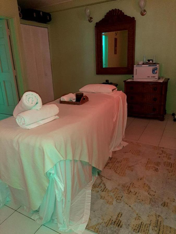 Grenadine House Hotel Kingstown Buitenkant foto